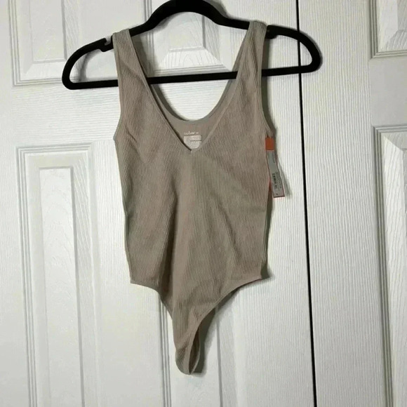 Colsie Women's Seamless Ribbed Bodysuit Various Sizes - Picture 3 of 10